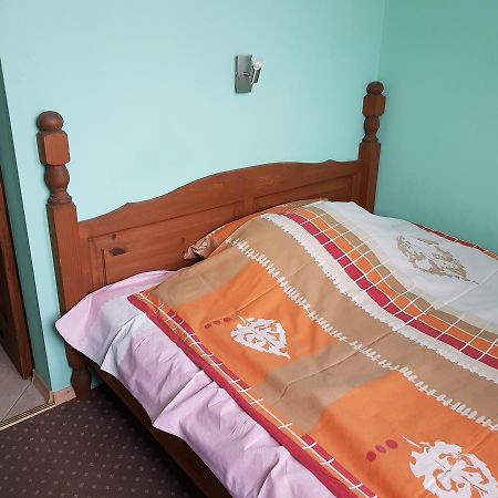 Roadway Hostel Kielce Bagian luar foto