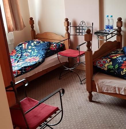 Roadway Hostel Kielce Bagian luar foto