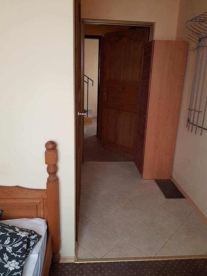 Roadway Hostel Kielce Bagian luar foto