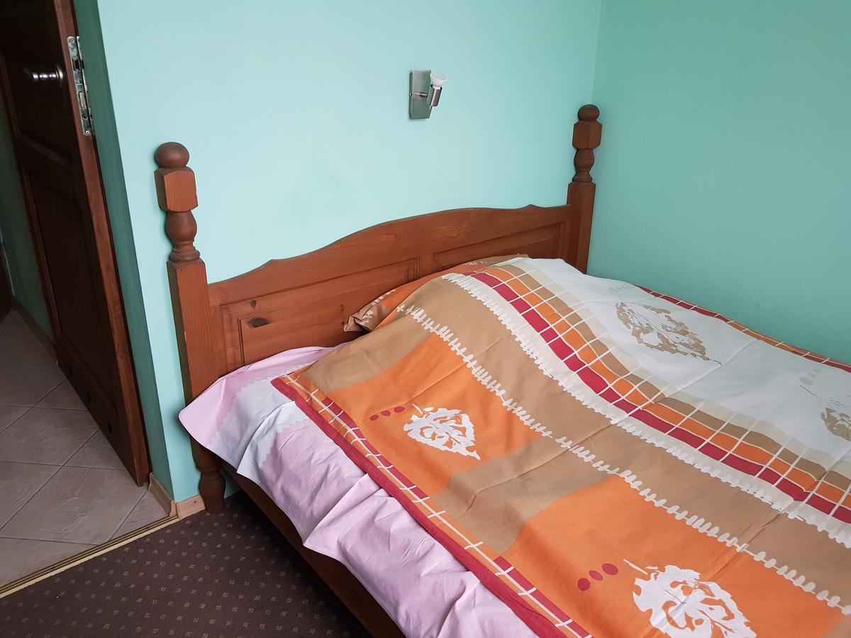 Roadway Hostel Kielce Bagian luar foto