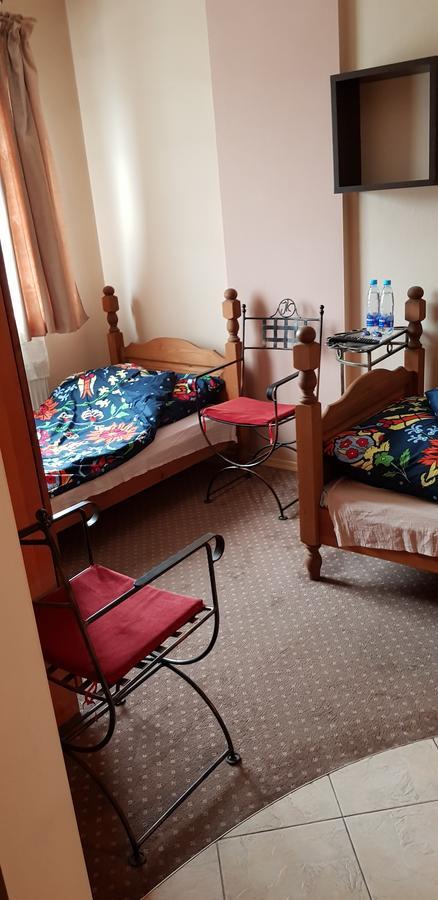 Roadway Hostel Kielce Bagian luar foto